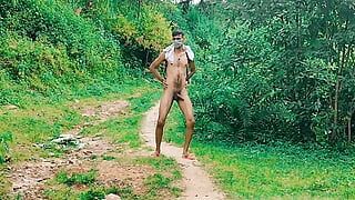 Индийский мусульманский паренек-гей трет свой большой волосатый длинный хуй