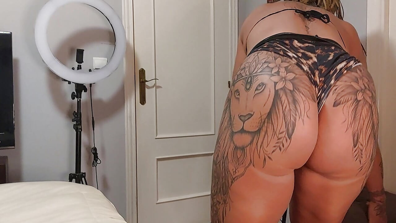 שיחת וידאו חרמנית עם הלקוח שלי