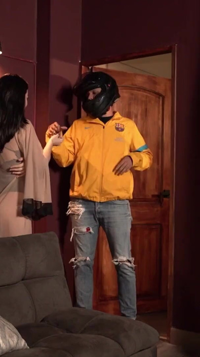 Sex with the Delivery Guy - 5 Stars for the Service | Clip 1