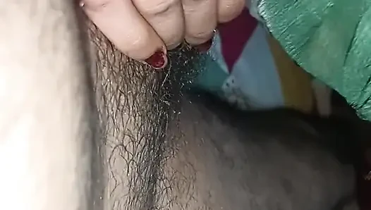 Indian desi bhabhi ne meri land chusi
