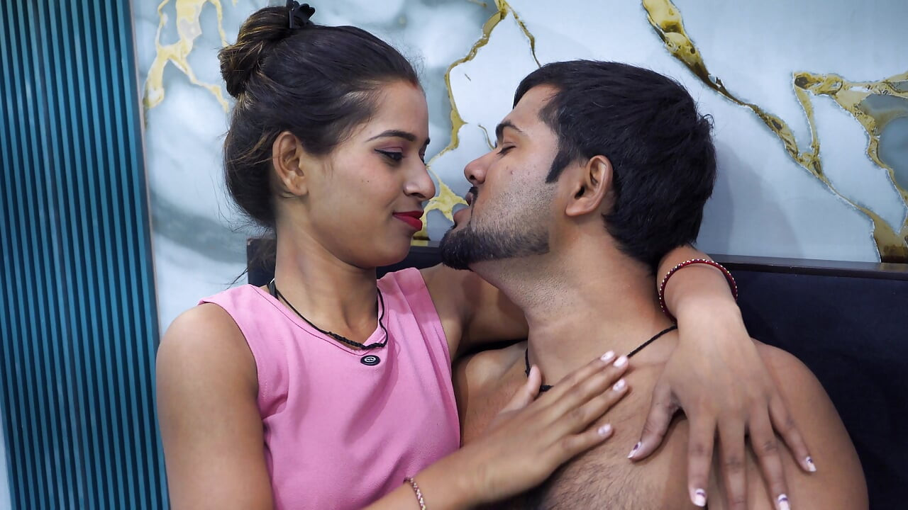 Indian pati ne job se akar apni patni ko chudayi ke maje karaye, Indian bhabhi ki chudayi