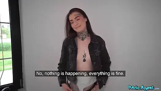 Kamu görevlisi - ateşli temizlikçi Tabitha Poison zengin patronunu zam için sikiyor