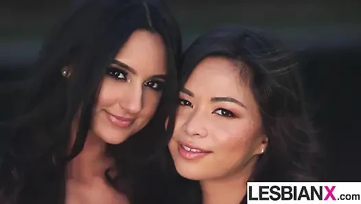 Lesbianx - latin ateşli eliza ibarra yüzünü muhteşem scarlett alexis'in bacakları arasına gömüyor