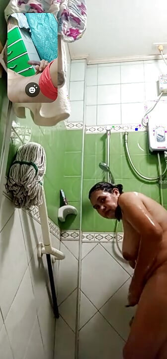 只是看著屁股早上洗澡