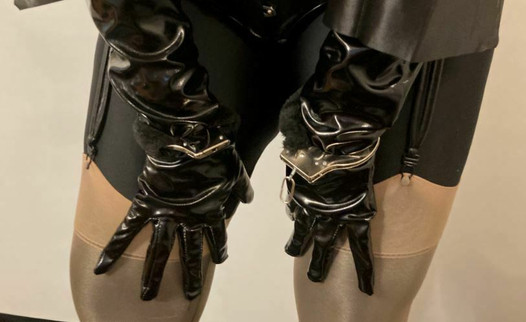 Spandex, bas nylon, talons, pisse et bondage de masturbation