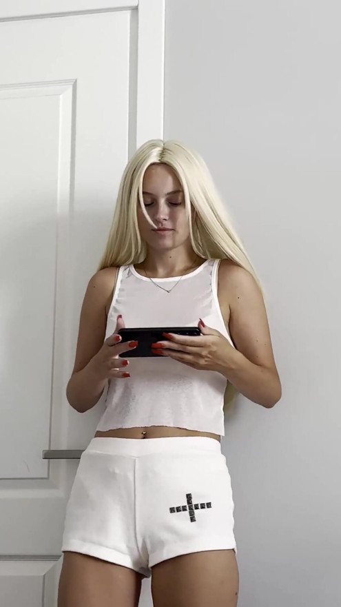 My stepsister is ready to do anything for a donation in the game! | Clip 1