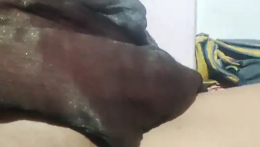 Istri pamer memek sempitnya sama suaminya