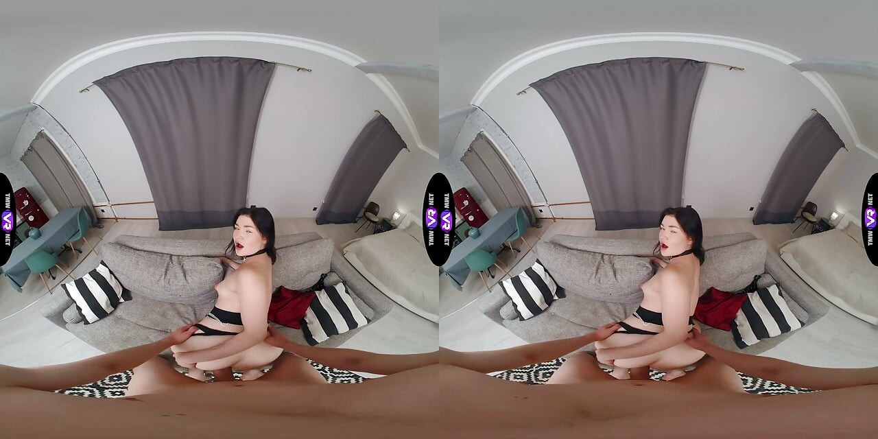 Virgin Butterfly se provoca con lencería y luego se desnuda - TeenMegaWorld