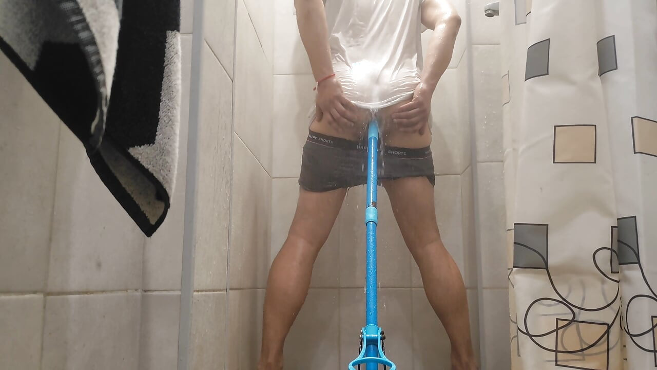 我在淋浴時清理了我的肛門。
