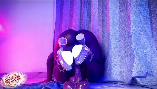 Ich reite meinen BBC-dildo in frischen Absätzen, bis ich den boden, backshots & Squirt-explosion überflute