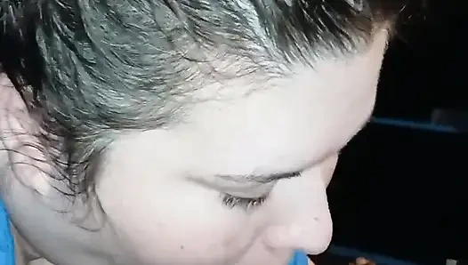 Глотка у этой белой девушки с большой шикарной удивительна