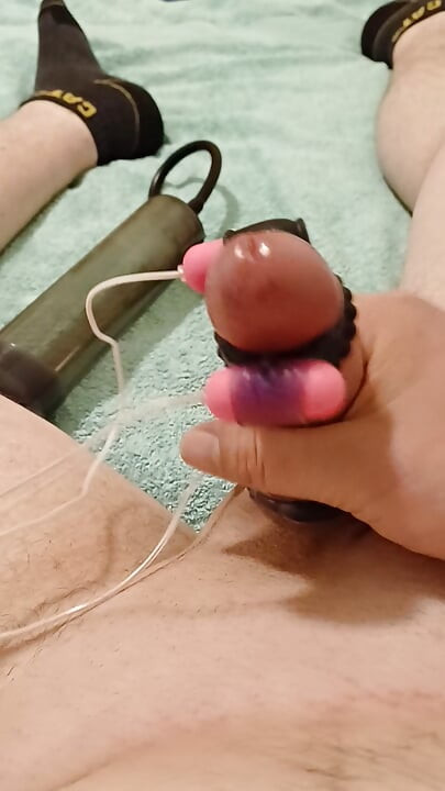 Cincin zakar bergetar, dillator dan pepek poket membuatkan zakar meletup.