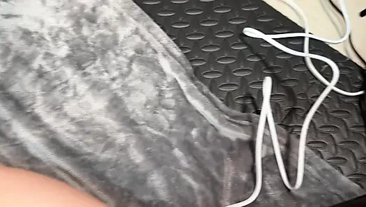 Hobisi SM eğitimi olan bir de m evli kadın elektrikli bir masajcıyla anal seks yaparken ham eğitim alıyor