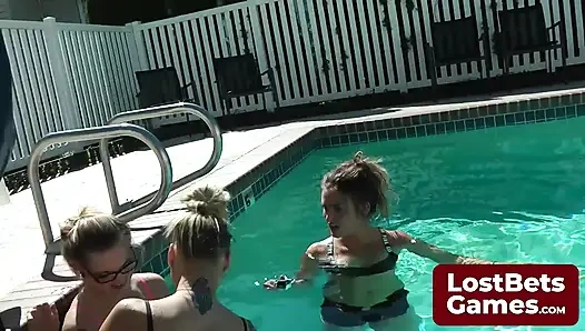 Игра Заморозка стриптиз заполнена ощутимым напряжением