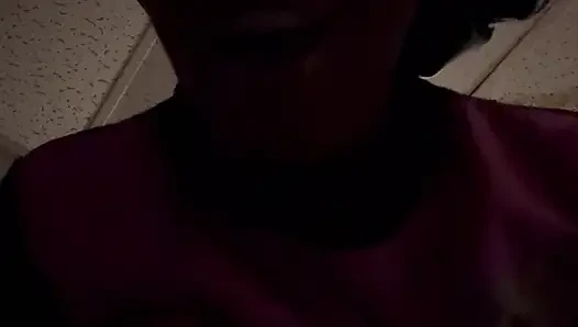 Я трахаю поклонника на видеозвонке FaceTime сегодня