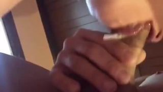 Amateur suce une grosse bite, gorge profonde, gros plan pov