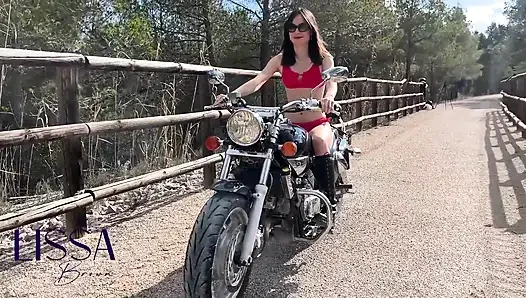 Spaß mit den Vibrationen meines Fahrrades, mit bauch-Butto lecken