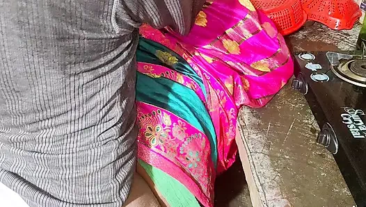 Desi Ibu Tiri India Mengisap Juru Masak