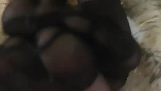 Goode - gadis seksi dengan stoking nilon lagi muasin budak seksnya - pov