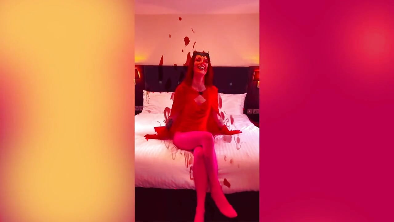 Скарлет ведьма в гэнгбэнге