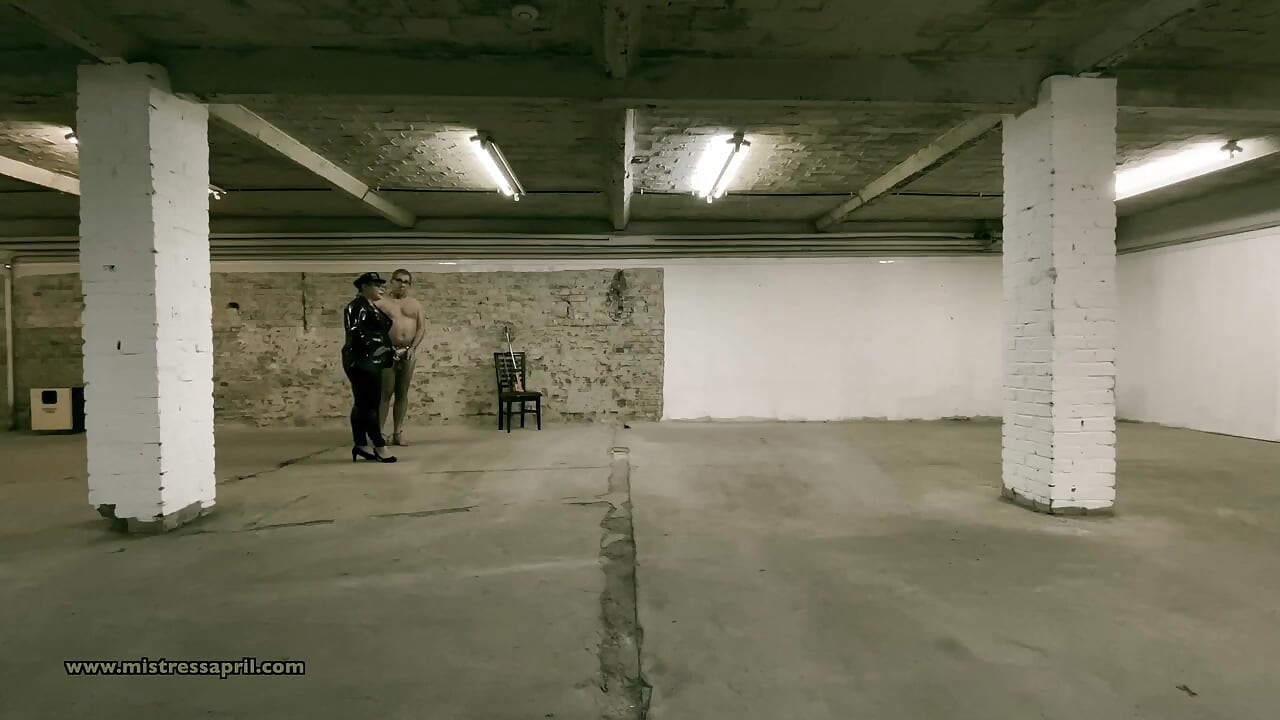 Dominatrix Nyonya April - sel 45, latihan halaman