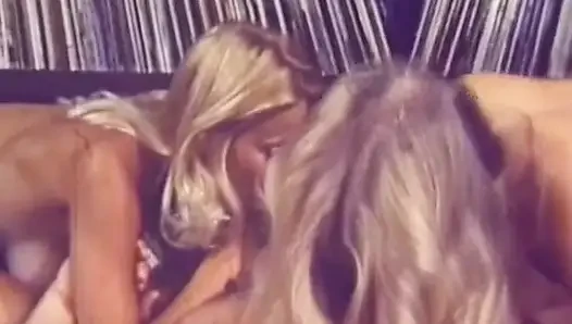 Seksi sarışın nostaljik üçlü grup seks amcık yalıyor büyük yarak emiyor