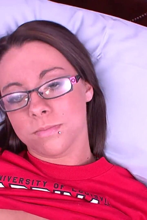 Nerdy girl gets fucked & cummed on