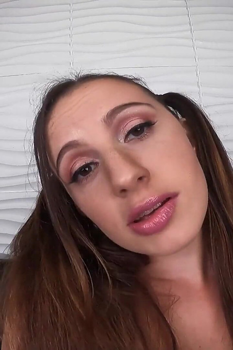 Jęki i krzyki POV masturbacja przez Naughty Brat Ashlynn Taylor