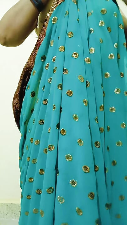 My friend wife wearing saree and remove