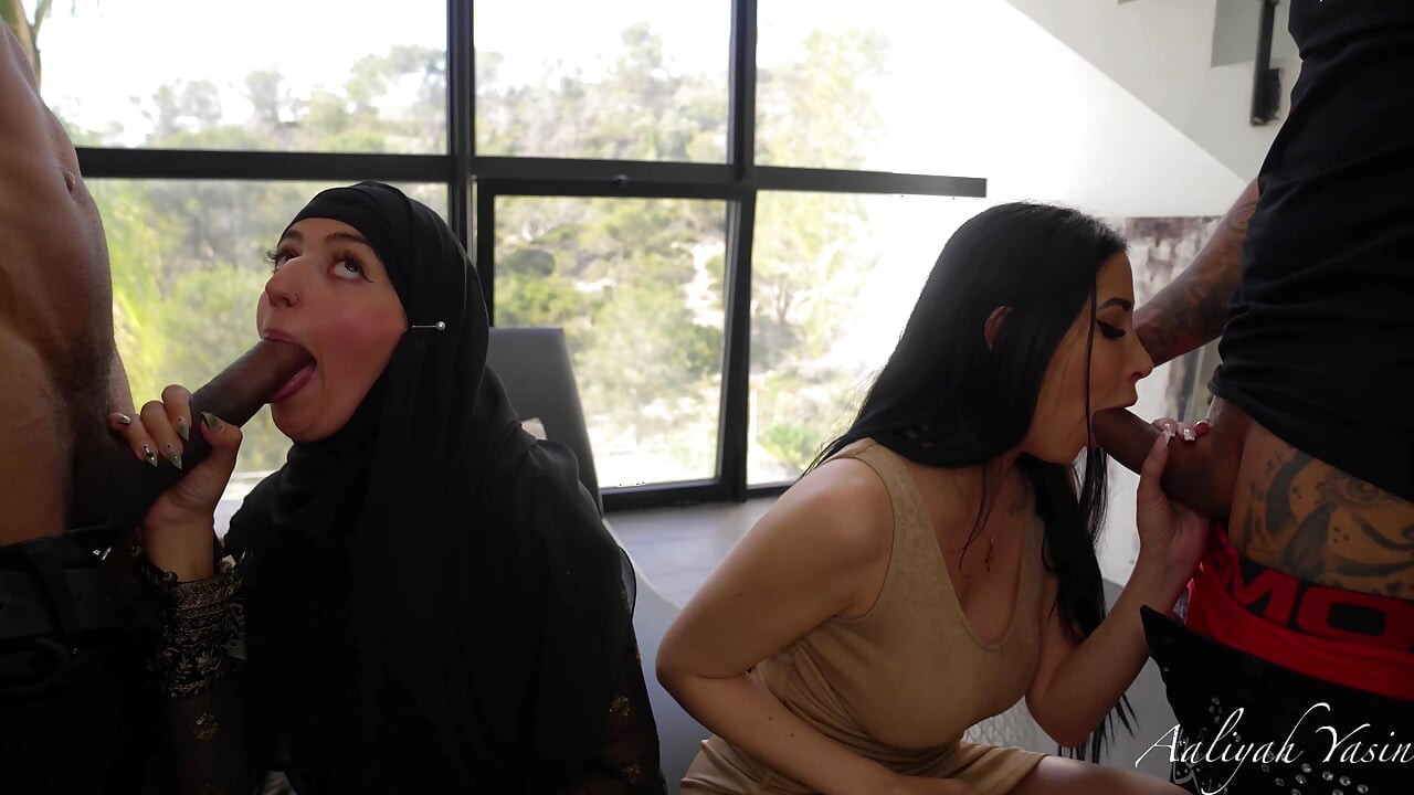 Esposa muçulmana gosta de um quarteto hardcore