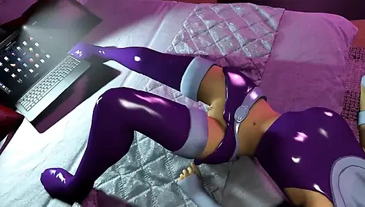 Starfire Spreads Her Legs in the Office