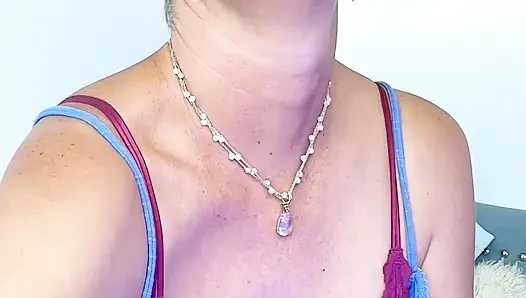 Best Friend's Mom Rate My Cock and Gave Me JOI