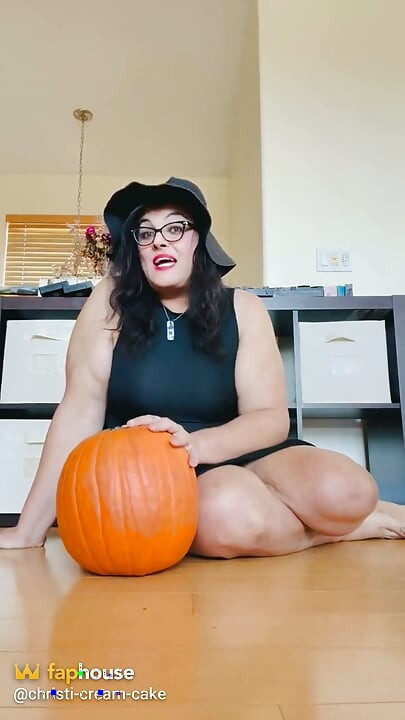 Une grosse cuisse scelle le destin de cette citrouille !
