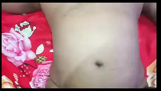 Ein schönes Desi-mädchen nahm massage von ihrer nachbarin an und machte eine ficksession.