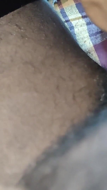 Χύσιμο στα Τελούγκου | Κλιπ 1