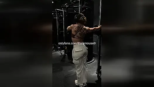 18 yaşındaki kızın canlı amcık sızıntısı: kazara fışkırtma sel sohbeti!