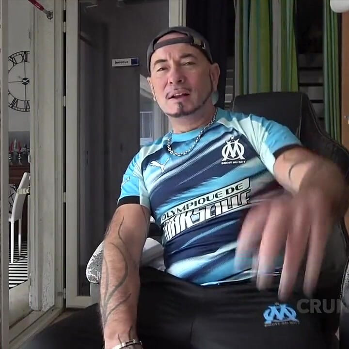 年轻的异性恋男生被一个同性恋男生