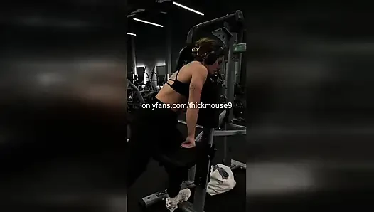 Tiktok genç kızın amcık kayması: kazara bakire maruziyeti!