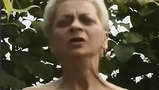 Aku menyetubuhi ibu tiriku