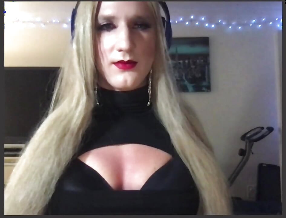 Hot Tgirl Camming Cock and Anal