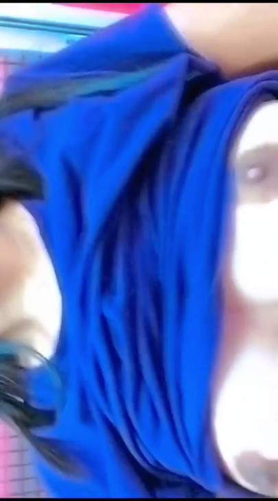 Sexy mamas de menina mostram vídeo chamada