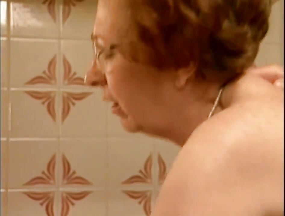 Granny hairy pussy fucking in the kitchen