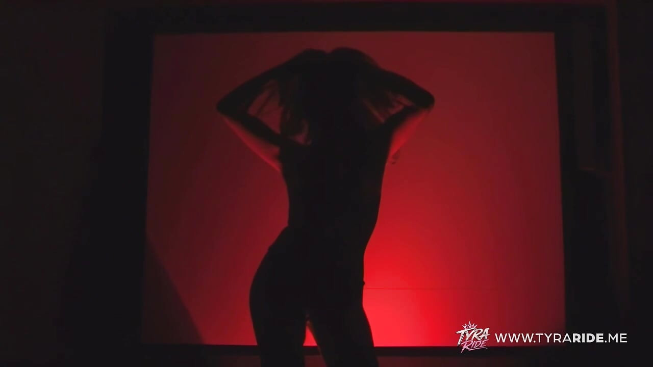 Prim-plan cu inserție de vibrator și întâlniri cu adulți sexy