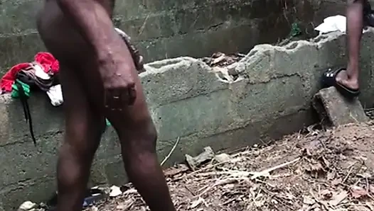 Dándole espaldas a espaldas