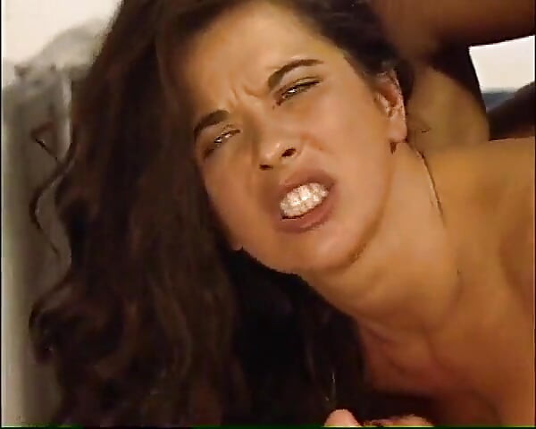 Angelica Bella in IL PIACERE DEL PECCATO scene 05