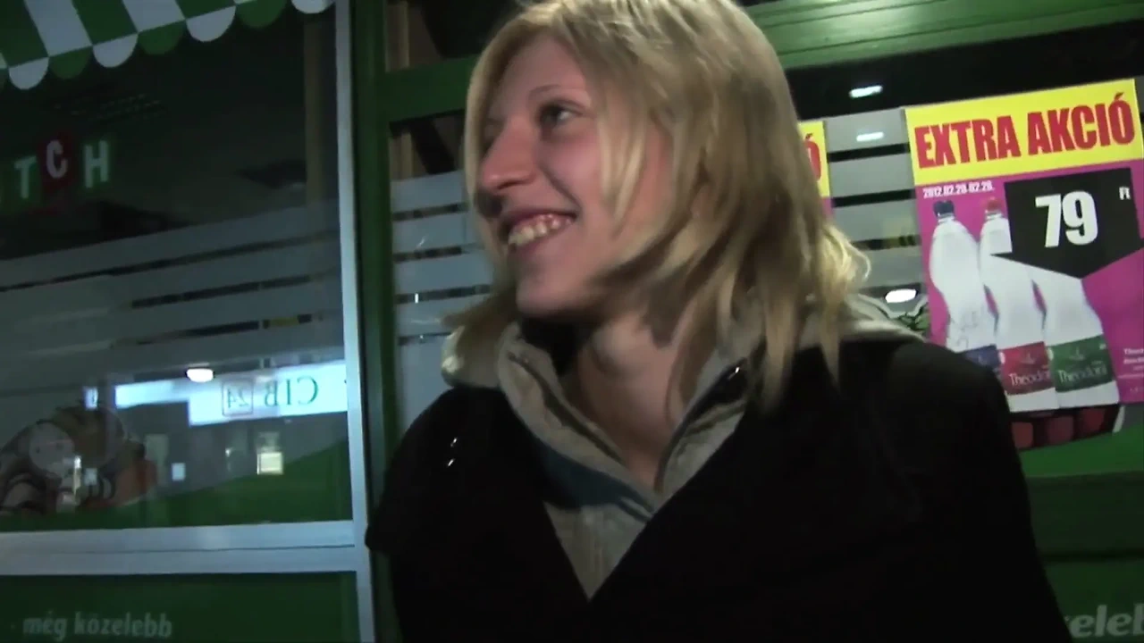 Blonde chick gets banged in her both holes