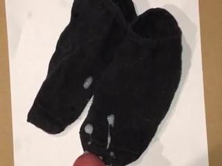 Abspritzen auf Freundin-Socken