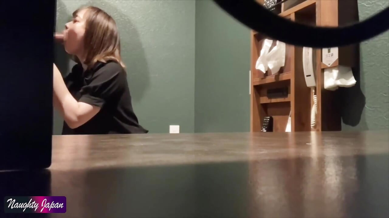 丰满网吧美女拥有明亮的眼睛, 在一个快速狂野的私密时刻中吸引目光