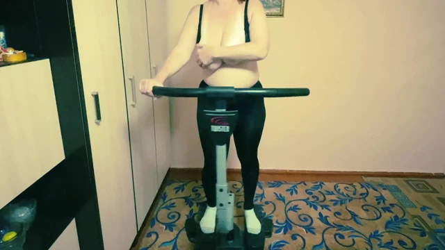 Curvy Katerina trains and puts a hole to a fan's