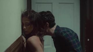 Stella Maeve dei maghi in topless hd